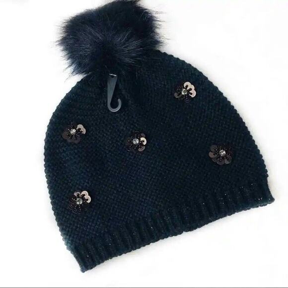 Neiman Marcus Women’s Black Beaded Floral Knit Pom-Pom Beanie Hat One Size NWT - Picture 2 of 8